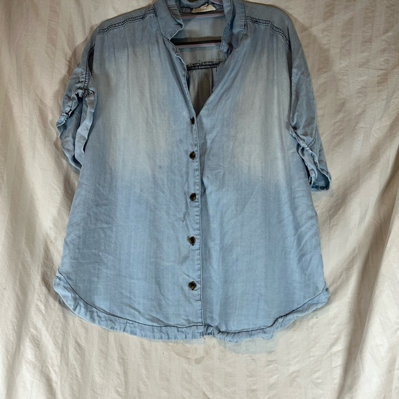 Easel Los Angeles Tops - Casual Light Blue Button Down Shirt